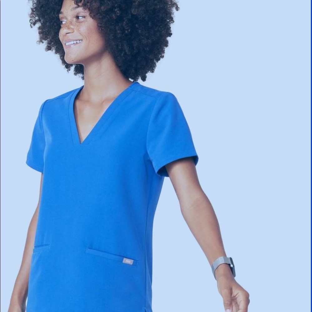 FIGS Casma 3-Pocket Scrub Top